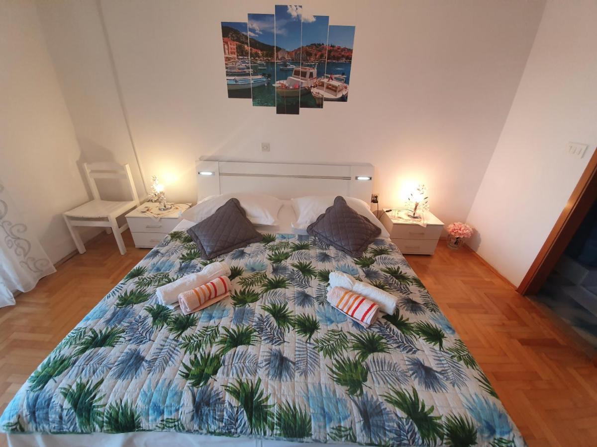 Apartments Luci ฮวาร์ ภายนอก รูปภาพ