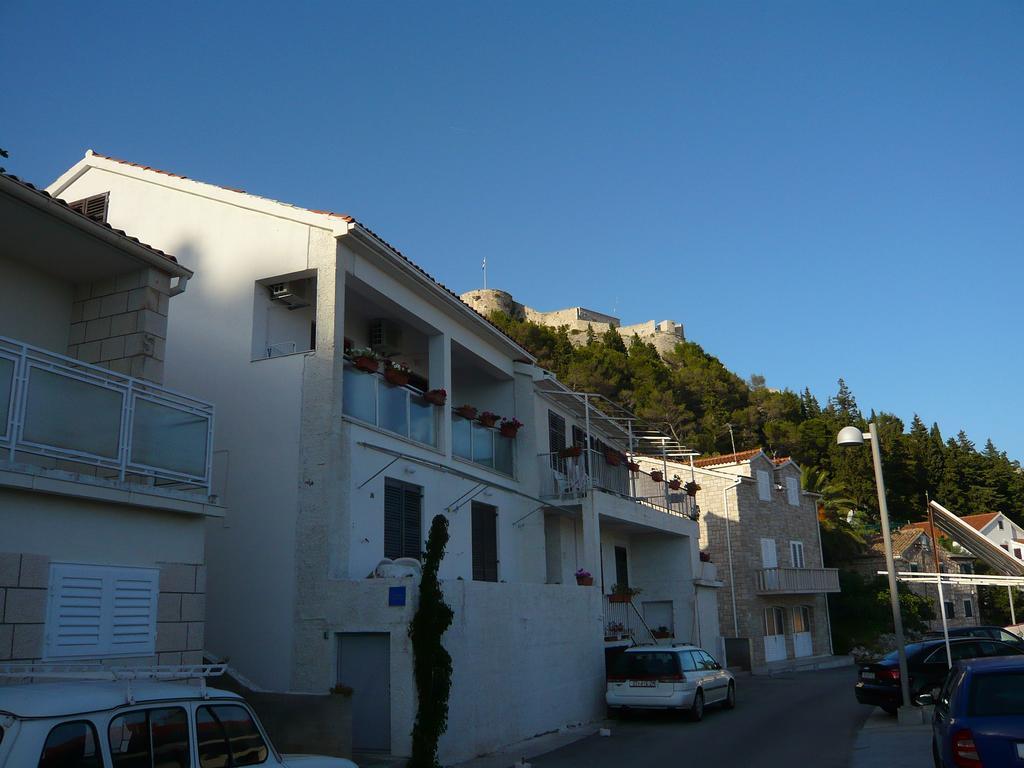 Apartments Luci ฮวาร์ ภายนอก รูปภาพ