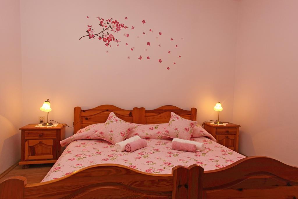 Apartments Luci ฮวาร์ ห้อง รูปภาพ