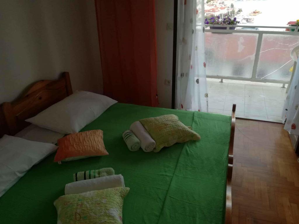 Apartments Luci ฮวาร์ ภายนอก รูปภาพ