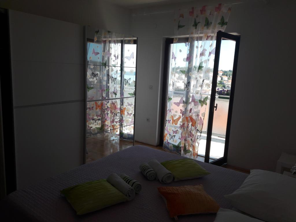 Apartments Luci ฮวาร์ ภายนอก รูปภาพ
