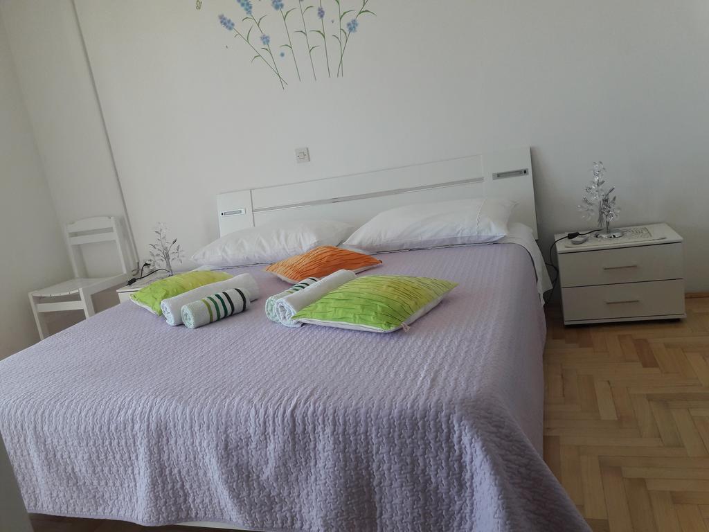 Apartments Luci ฮวาร์ ภายนอก รูปภาพ